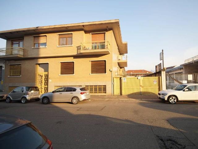 Locale Commerciale in vendita a Bertolla, Piemonte