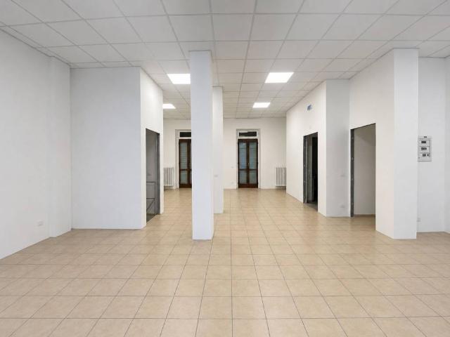 Locale Commerciale in vendita a Circoscrizione 3, Piemonte