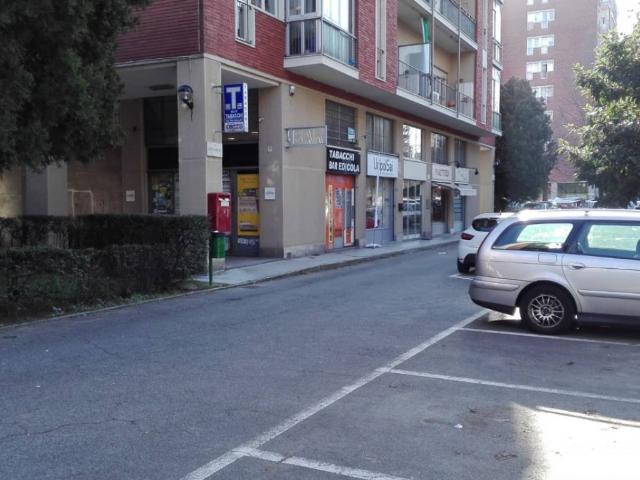 Locale Commerciale in vendita a Circoscrizione 2, Piemonte