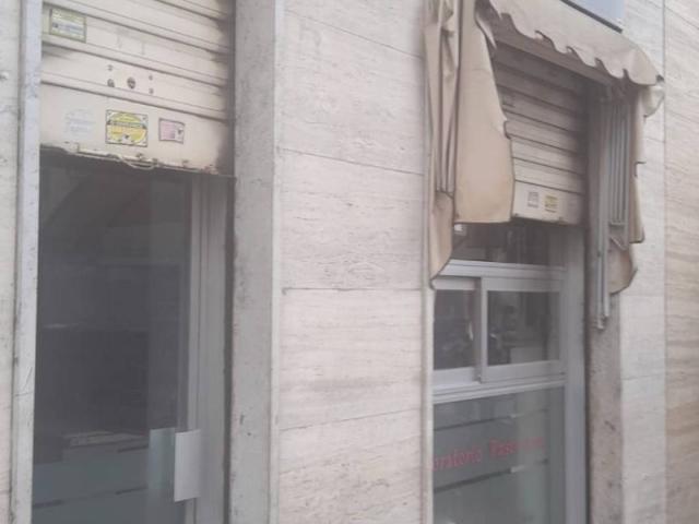 Locale Commerciale in vendita a Circoscrizione 4, Piemonte