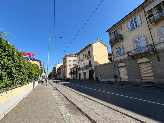 Locale Commerciale in vendita a Circoscrizione 5, Piemonte