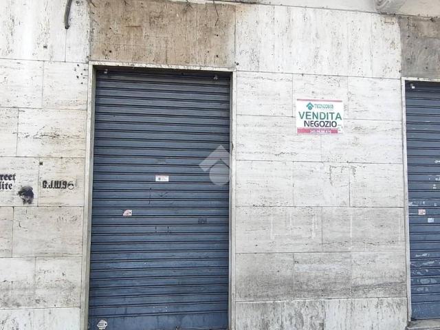 Locale Commerciale in vendita a Circoscrizione 6, Piemonte