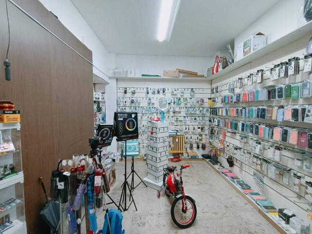 Locale Commerciale in vendita a Circoscrizione 1, Piemonte