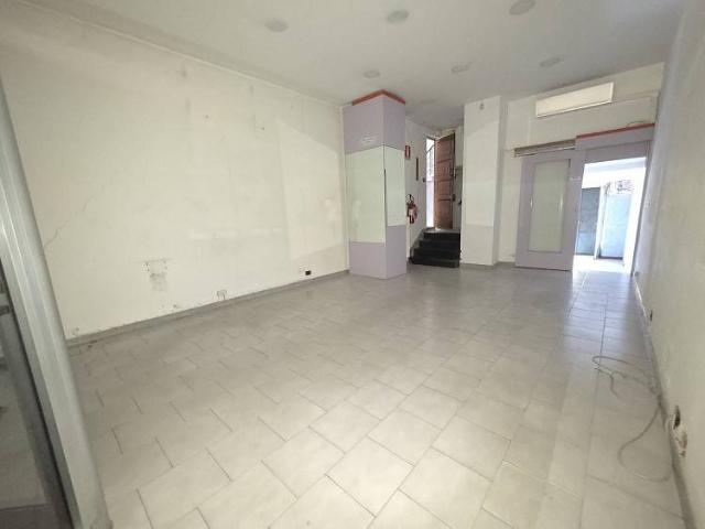 Locale Commerciale in vendita a Circoscrizione 4, Piemonte