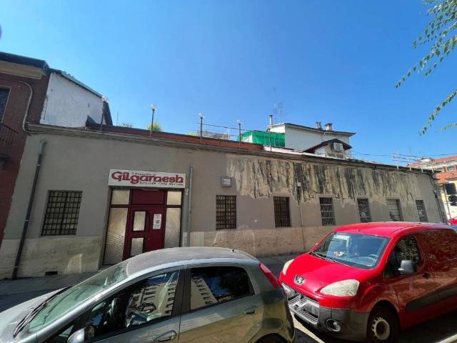 Locale Commerciale in vendita a Circoscrizione 4, Piemonte