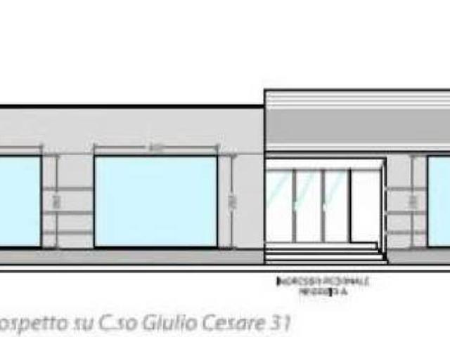 Locale Commerciale in vendita a Circoscrizione 7, Piemonte