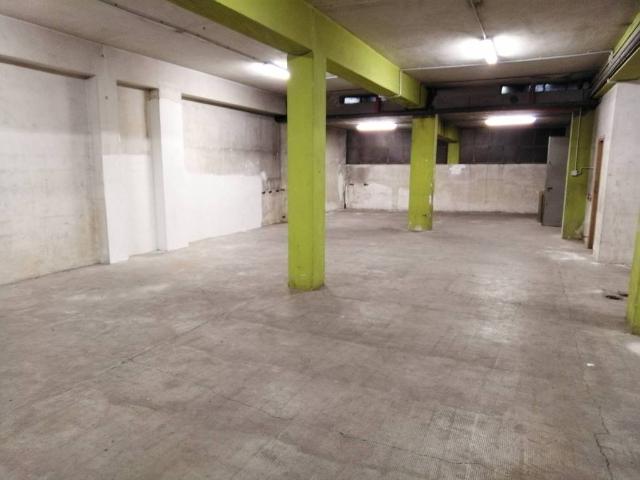 Locale Commerciale in vendita a Circoscrizione 8, Piemonte