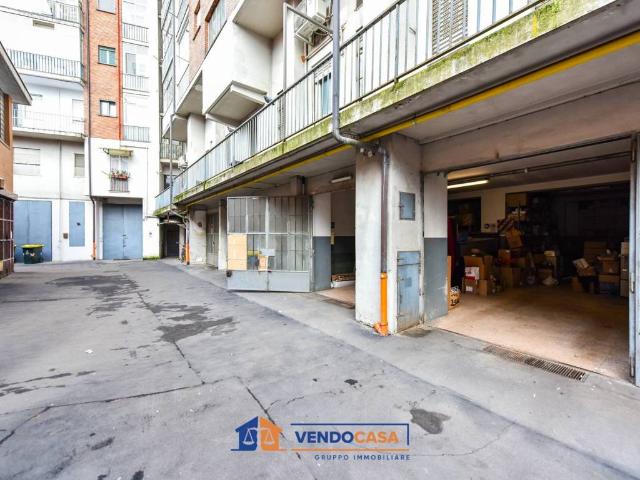 Locale Commerciale in vendita a Circoscrizione 4, Piemonte