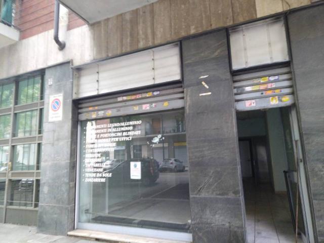Locale Commerciale in vendita a Circoscrizione 5, Piemonte