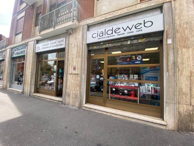 Locale Commerciale in vendita a Circoscrizione 8, Piemonte