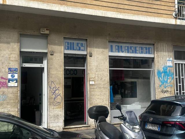 Locale Commerciale in vendita a Circoscrizione 8, Piemonte