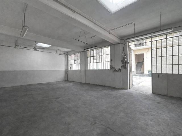 Locale Commerciale in vendita a Circoscrizione 5, Piemonte