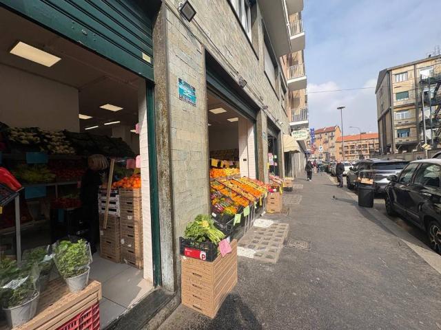Locale Commerciale in vendita a Cavoretto, Piemonte