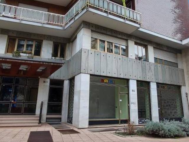 Locale Commerciale in vendita a Circoscrizione 8, Piemonte