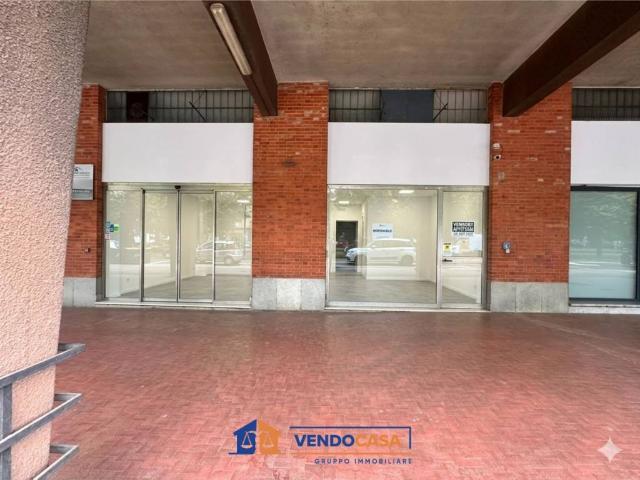 Locale Commerciale in vendita a Circoscrizione 8, Piemonte
