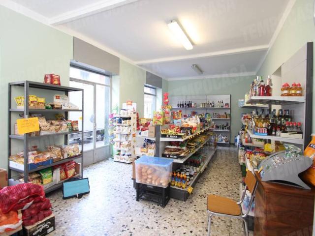 Locale Commerciale in vendita a Circoscrizione 6, Piemonte