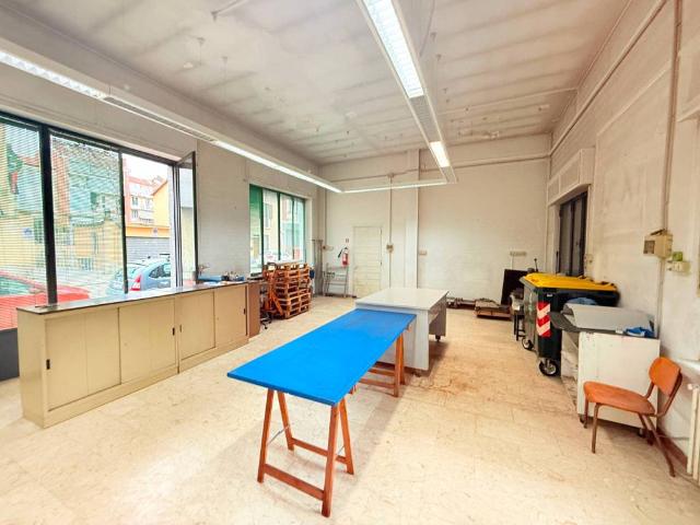Locale Commerciale in vendita a Circoscrizione 5, Piemonte