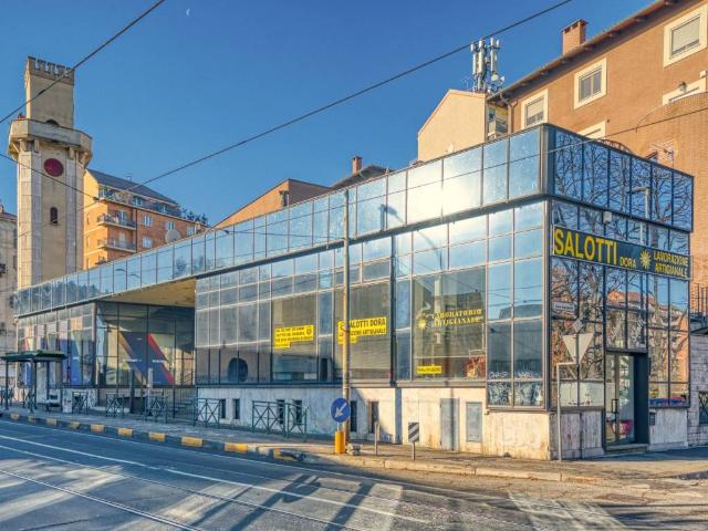 Locale Commerciale in vendita a Circoscrizione 7, Piemonte