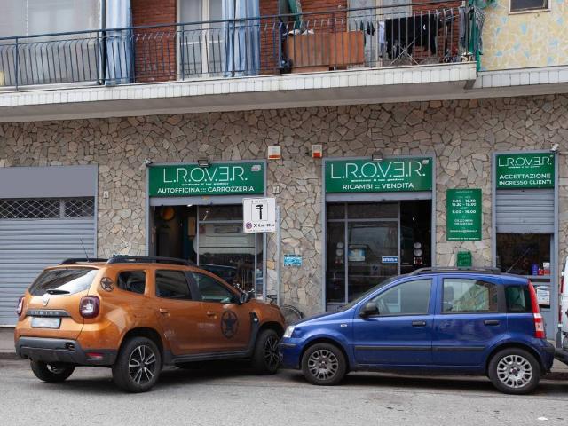 Locale Commerciale in vendita a Circoscrizione 6, Piemonte