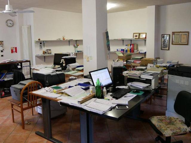 Locale Commerciale in vendita a Torrazza Coste, Lombardia
