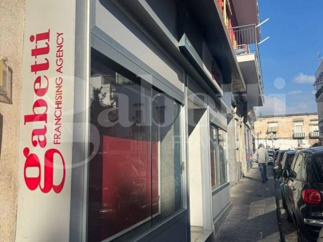 Locale Commerciale in vendita a Oncino, Torre Annunziata