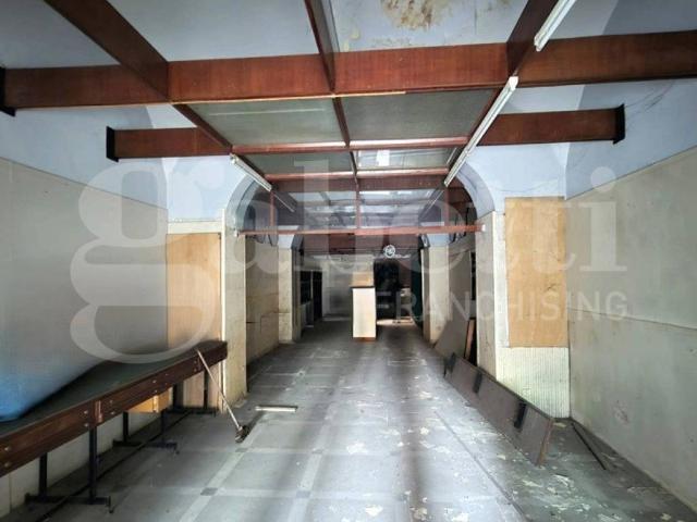 Locale Commerciale in vendita a Rione Murattiano, Torre Annunziata