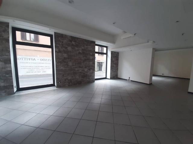 Locale Commerciale in vendita a Torre Boldone, Lombardia