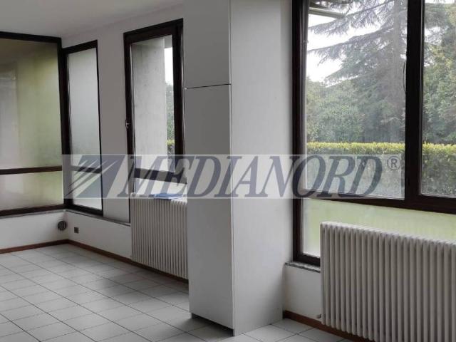 Locale Commerciale in vendita a Gaito, Torre Boldone