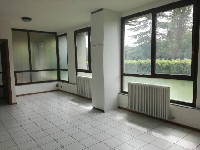 Locale Commerciale in vendita a Gaito, Torre Boldone