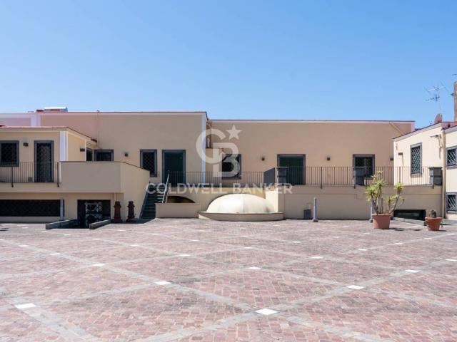 Locale Commerciale in vendita a Sant'Antonio, Torre Del Greco