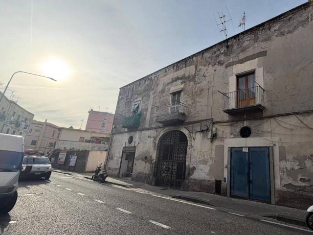 Locale Commerciale in vendita a Sant'Antonio, Torre Del Greco