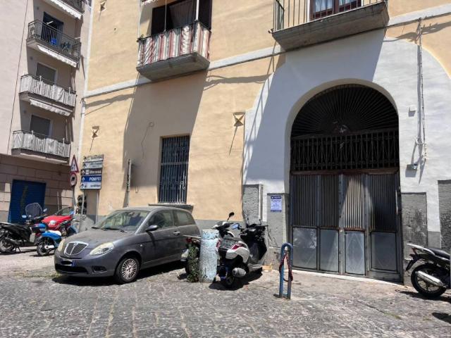 Locale Commerciale in vendita a Sant'Antonio, Torre Del Greco
