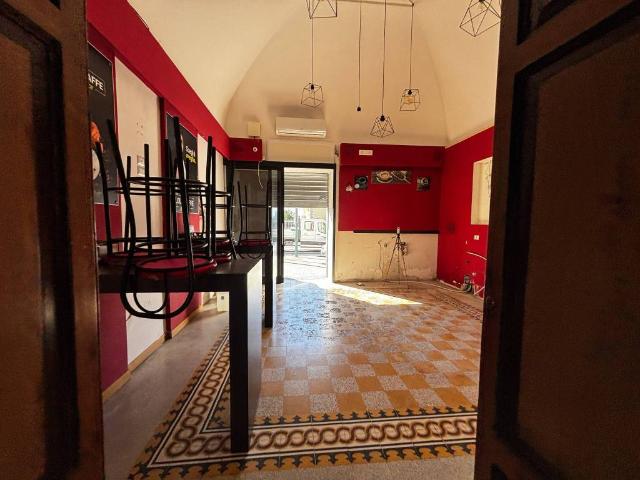 Locale Commerciale in vendita a Leopardi, Torre Del Greco