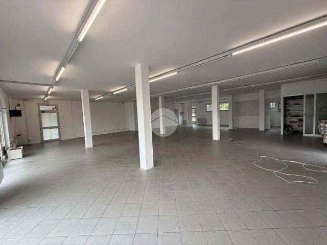 Locale Commerciale in vendita a Pumenengo, Lombardia