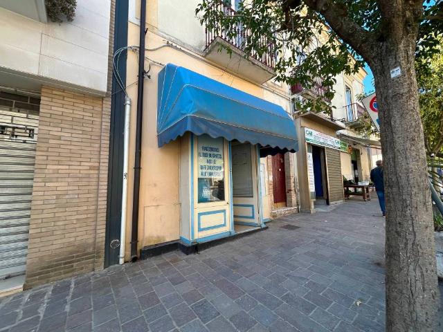 Locale Commerciale in vendita a Puglia, Foggia