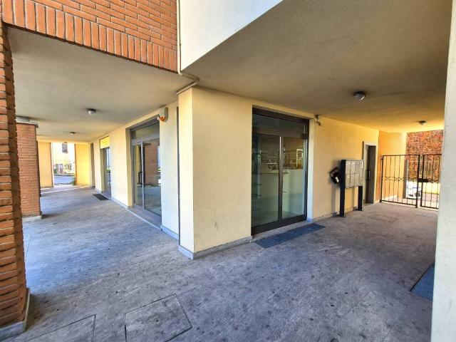 Locale Commerciale in vendita a Torrevecchia Pia, Lombardia