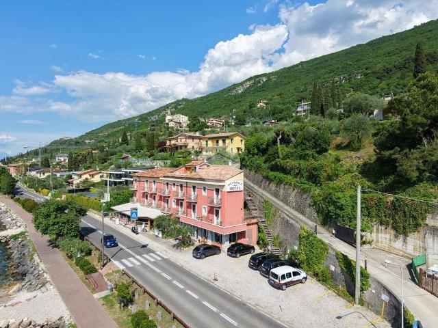 Locale Commerciale in vendita a Pai di Sotto, Torri Del Benaco