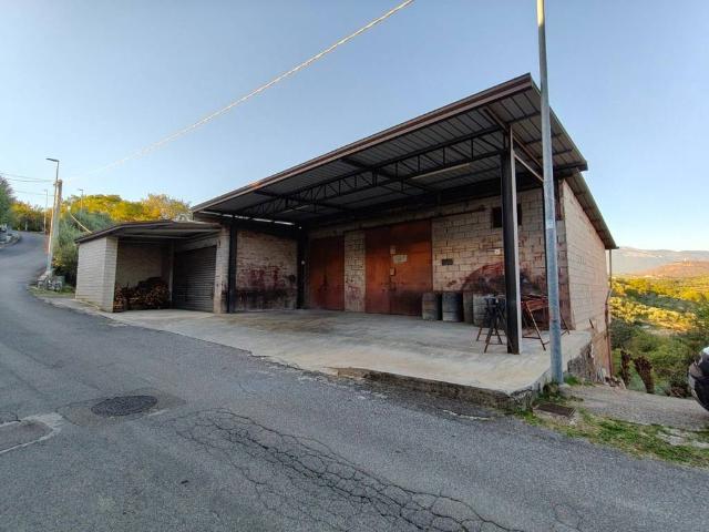 Locale Commerciale in vendita a Torrice, Lazio