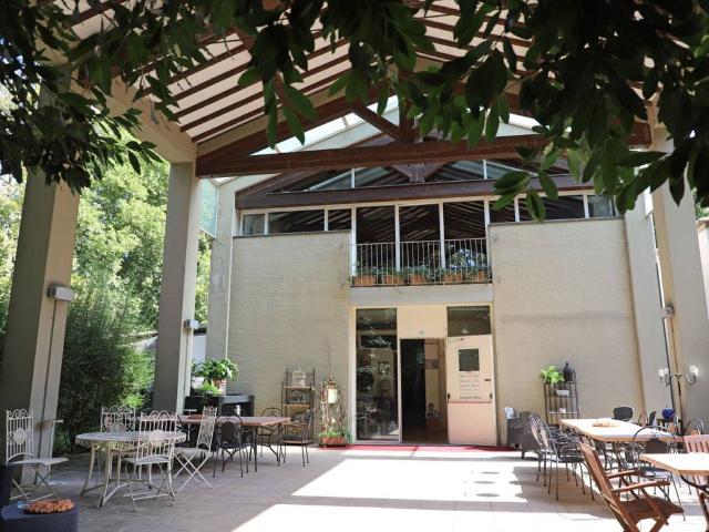 Locale Commerciale in vendita a Torrile