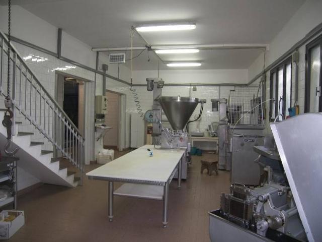Locale Commerciale in vendita a Torrita, Toscana