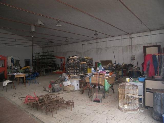 Locale Commerciale in vendita a Torrita di Siena, Siena