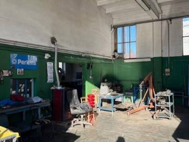 Locale Commerciale in vendita a Piemonte, Alessandria