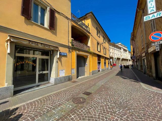 Locale Commerciale in vendita a Piemonte, Alessandria