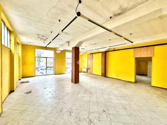 Locale Commerciale in vendita a Piemonte, Alessandria