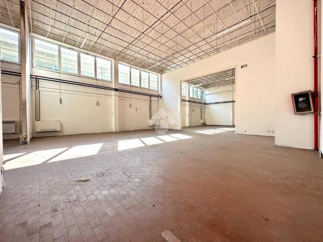 Locale Commerciale in vendita a Piemonte, Alessandria