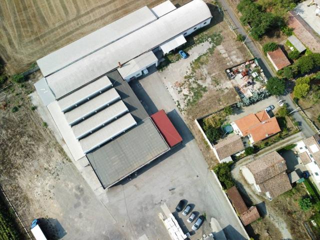 Locale Commerciale in vendita a Piemonte, Alessandria