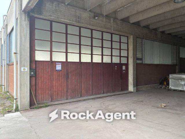 Locale Commerciale in vendita a Piemonte, Alessandria