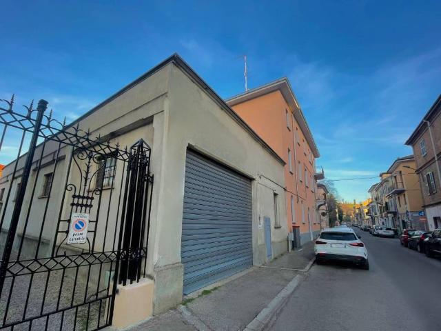Locale Commerciale in vendita a Piemonte, Alessandria