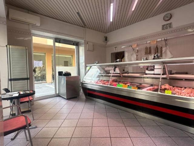 Locale Commerciale in vendita a Tortona, Alessandria