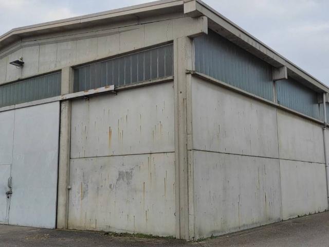 Locale Commerciale in vendita a Piemonte, Alessandria